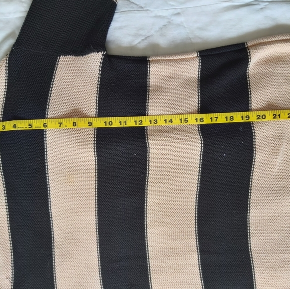 Ann Taylor knit cream and black oversize sweater - Picture 4 of 7